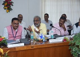 Committee-Crop-04_1.jpg 