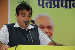 Fasal_Bima_Yojana_Gadkari-ji_address.jpg