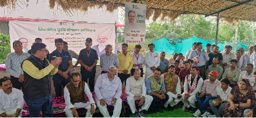 8,800 Farmers Join Agriculture Ministers at Viksit Krishi Sankalp Abhiyan in Ichhawar