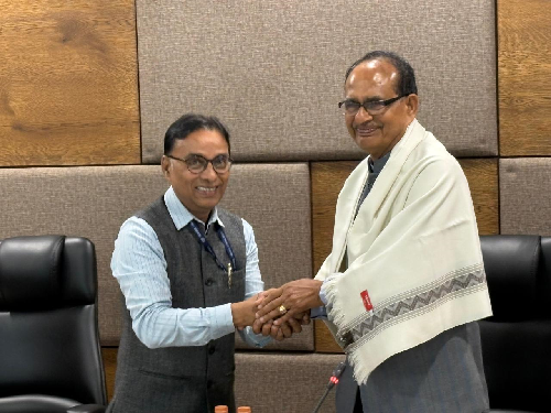 Union Agriculture Minister Shri Shivraj Singh Chouhan Reviews Research Progress at ICAR-DMAPR, Anand