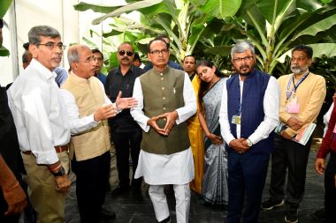 Union Agriculture Minister Shri Shivraj Singh Chouhan Interacts with Banana Growers and Stakeholders at Jalgaon