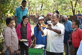 scientific-bee-keeping-programme-02