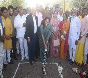 Sushri Shobha Karandlaje laid the foundation stone of Farmers Hostel at KVK Vijayapura-I and unveiled the building of Farmers Hostel at KVK Vijayapura-II