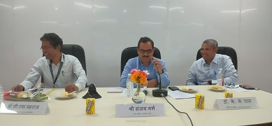 Additional-Secretary-DARE-Secretary-ICAR-visits-ICAR-Directorate-of-Groundnut-Research-Junagadh-01