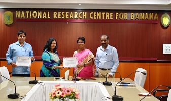 Banana-Fibre-Processing-Wealth-from-Waste-Technology-transferred-to-UP-based-Entrepreneur-01