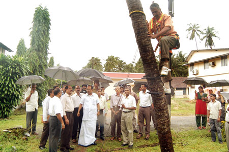 Demonstration of climbing device