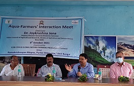 Deputy-Director-General-Fisheries-Science-ICAR-visits-Flood-Driven-Moyna-Fish-Hub-01