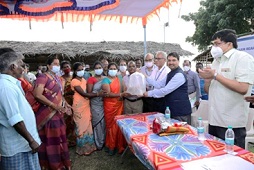 Deputy-Director-General-Fisheries-Science-ICAR-visits-ICAR-CIBAs-Emerging-Farming-Centre-at-Kovalam-Chennai-03