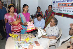 Governor-visit-02-19-09-2013