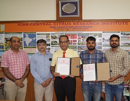 ICAR-CCRI-Nagpur-signs-MoU-for-Production-of-Disease-free-Citrus-Plants-01
