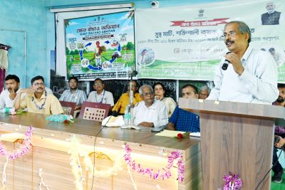 ICAR-CIFRI, Barrackpore Promotes Sustainable Farming in Bengal’s Fish Hub, Moyna, under the KhetBachaoAbhiyan