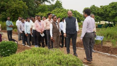 Dr M.L. Jat, Visits ICAR-DMAPR, Anand; Reviews, Research Progress and Charts Future Roadmap for MAP Sector