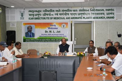 Dr M.L. Jat, Visits ICAR-DMAPR, Anand; Reviews, Research Progress and Charts Future Roadmap for MAP Sector