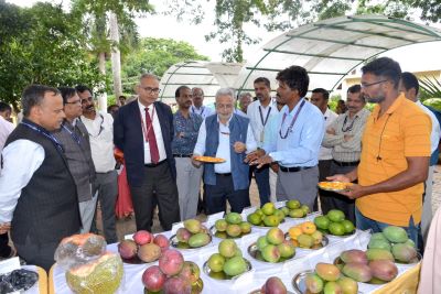 Shri Gyanendra D. Tripathi, Additional Secretary (DARE) & Secretary (ICAR), Visits ICAR-IIHR, Bengaluru; Emphasizes Technology Commercialization and Horticultural Innovation