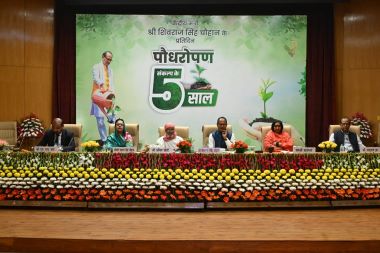 केंद्रीय मंत्री शिवराज सिंह चौहान ने प्रतिदिन पौधारोपण संकल्प के पाँच वर्ष पूर्ण होने पर NASC, नई दिल्ली में मनाया विशेष समारोह